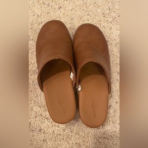 Universal threads clogs size 8